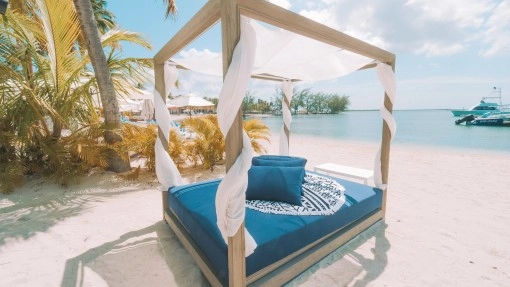 Daybeds and Loungers Daybeds and Loungers