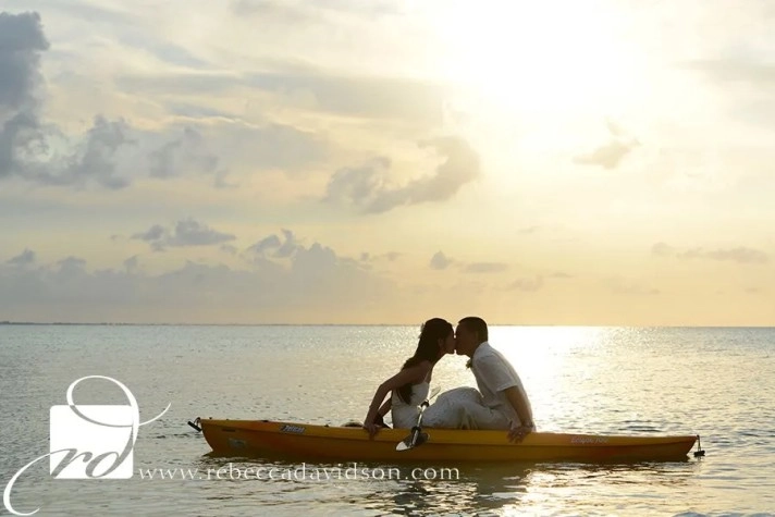 Micro Wedding vs. Minimony